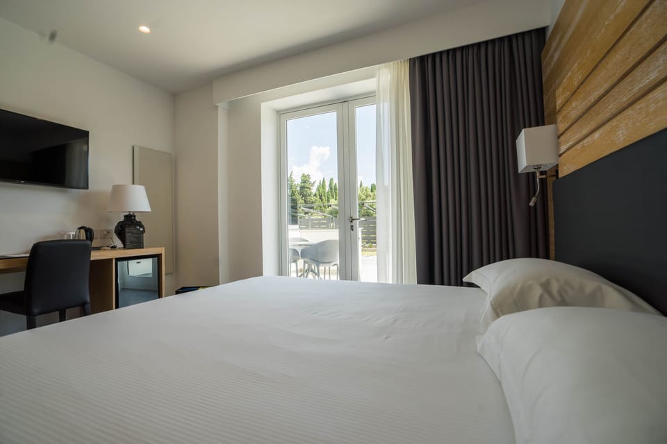 Deluxe Double or Twin Room | Frette Italian sheets, premium bedding, down comforters