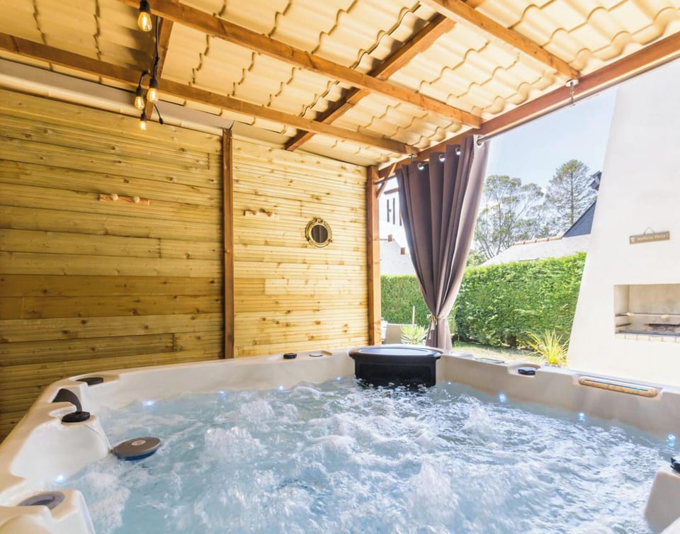 Indoor spa tub