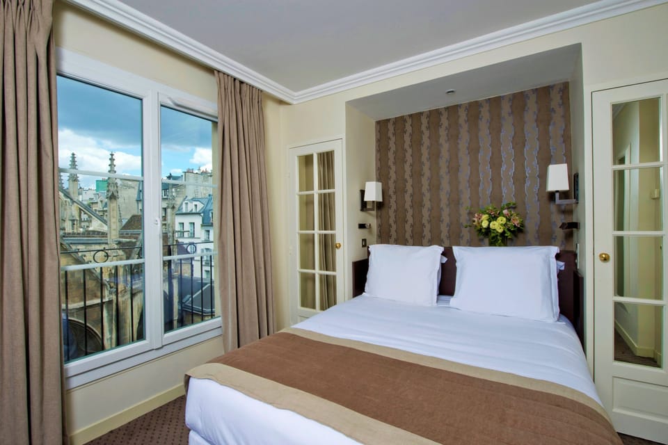 Minibar, in-room safe, desk, soundproofing