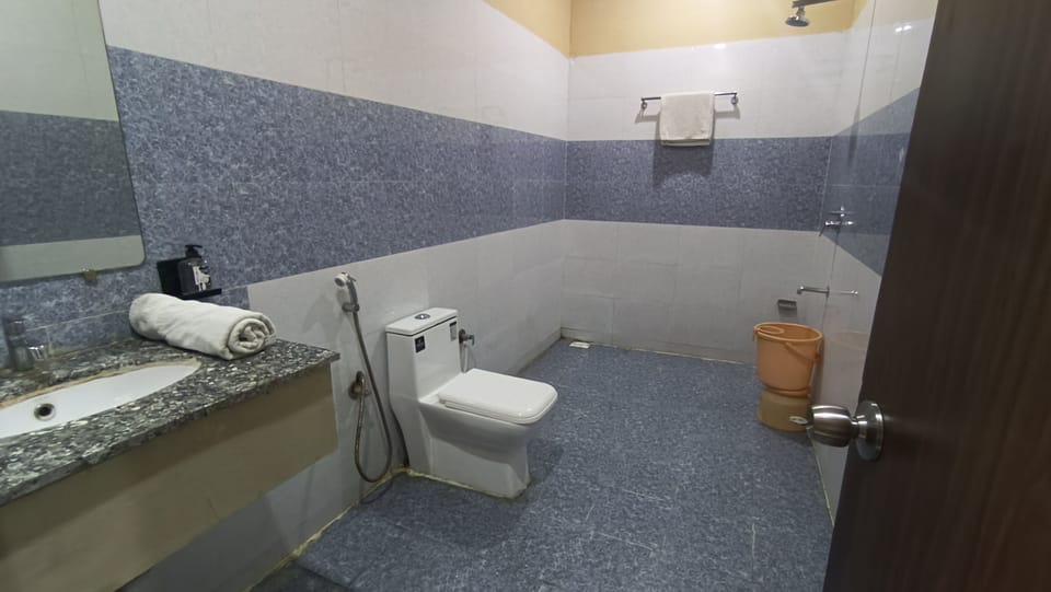 Deluxe Double Room | Bathroom