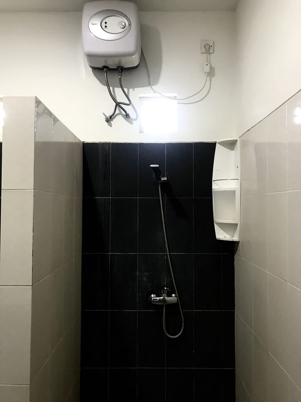Superior Double Room | Bathroom | Hydromassage showerhead, free toiletries, towels