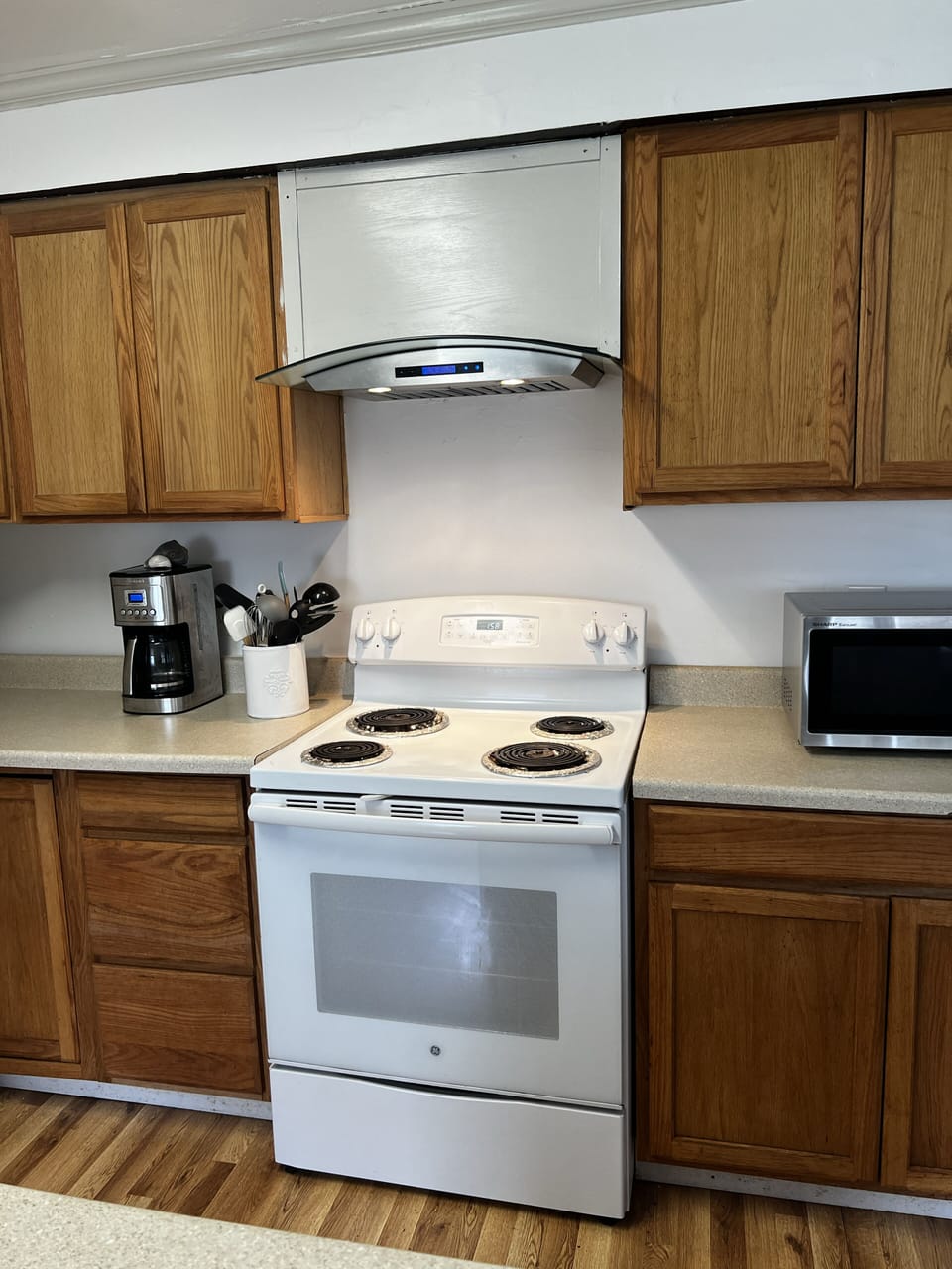 Electric 4 burner stove and oven- very simple to use. 