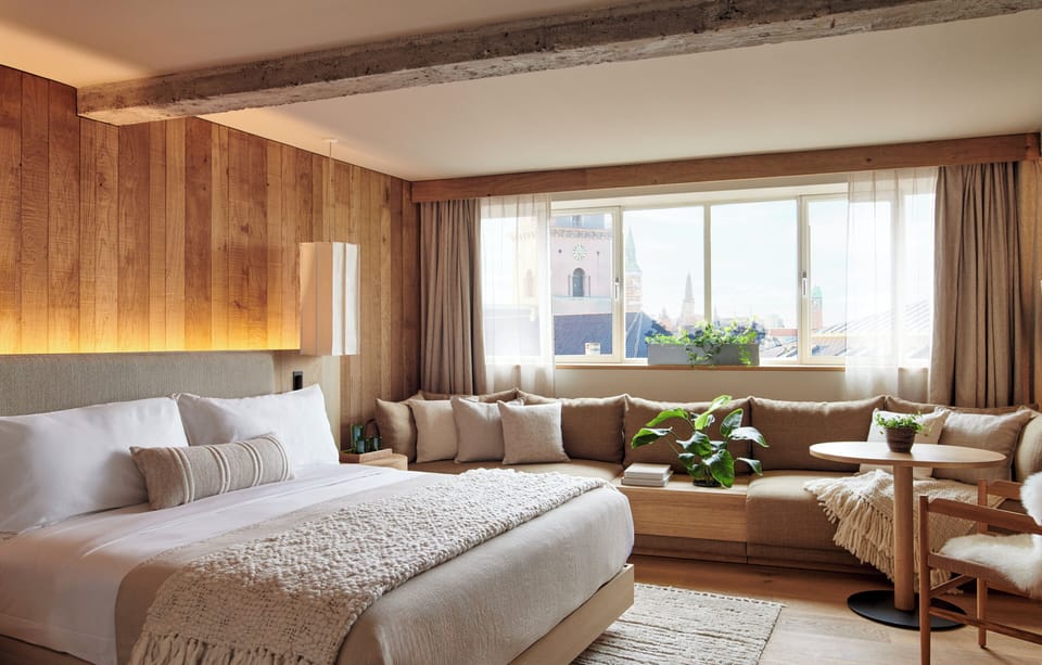 Room, 1 King Bed (Skyline) | Premium bedding, minibar, in-room safe, desk