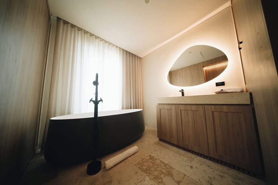 Junior Suite, Bathtub | Bathroom | Free toiletries, hair dryer, towels, soap