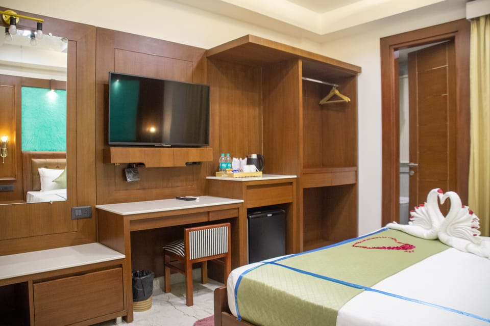 Premium Room, 1 Bedroom, Mountain View, Corner | Egyptian cotton sheets, premium bedding, down comforters, pillowtop beds