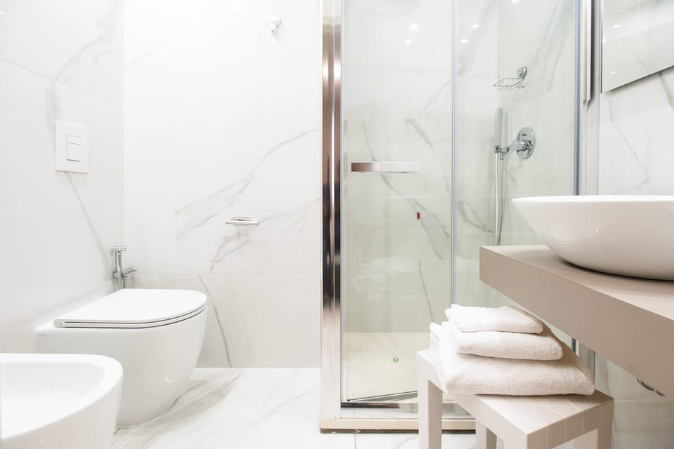 Exclusive Room, Private Pool, City View | Bathroom | Separate tub and shower, jetted tub, free toiletries, hair dryer