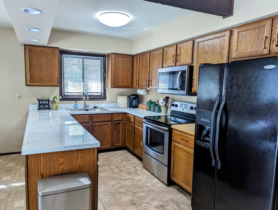 Kitchen w/ dishwasher, electric stove/oven, microwave, refrigerator