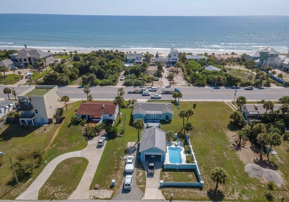 Overhead view from the back of the house looking towards the ocean