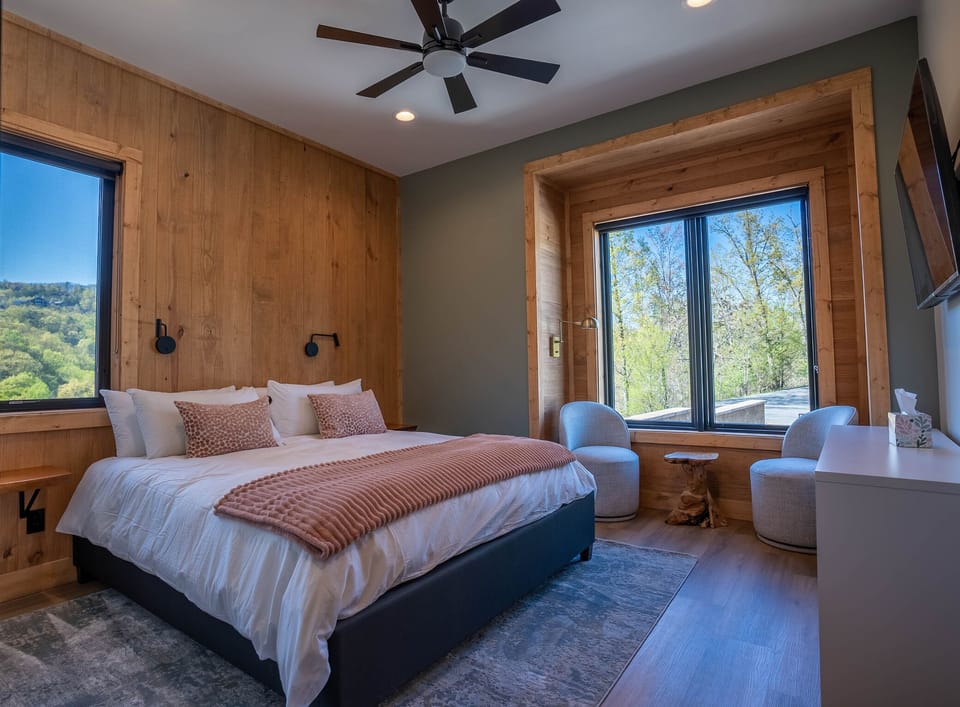 Cozy king bedroom with sitting nook and mountain views - ideal for a couples' Smoky Mountain getaway