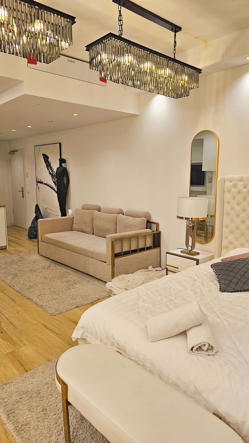 Deluxe Apartment | Living area | 40-inch Smart TV with cable channels, TV, Netflix