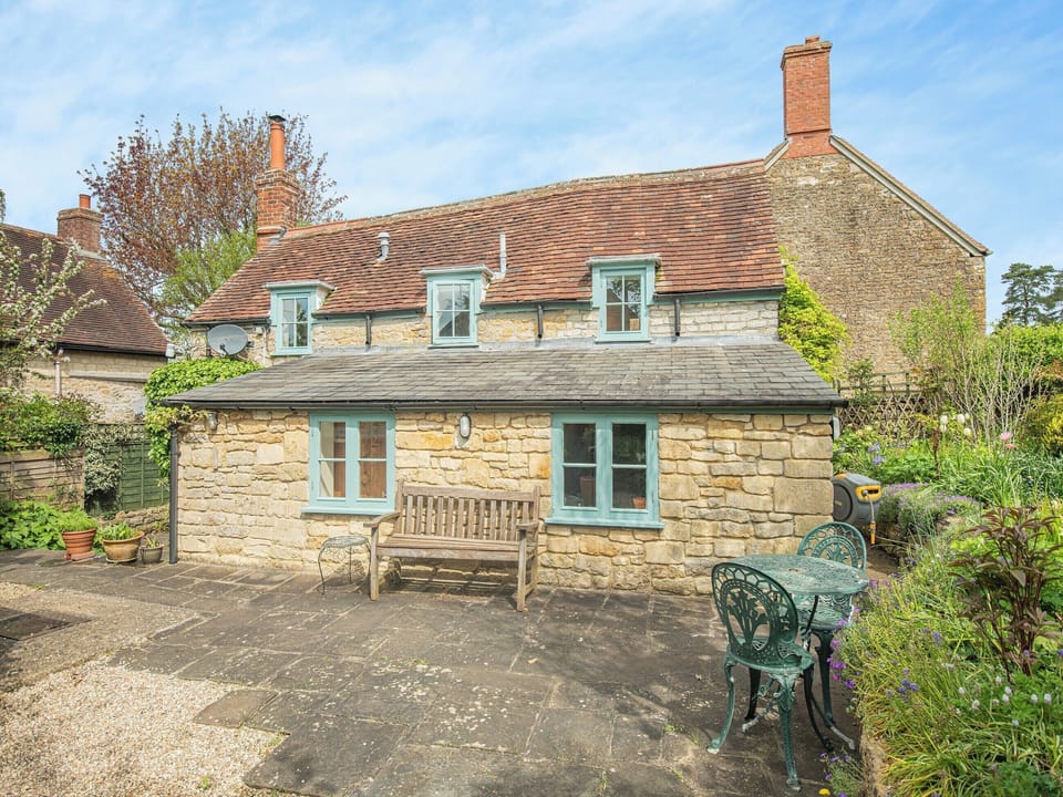 Double bedroom | Church House Cottage, Stour Provost, near Gillingham
