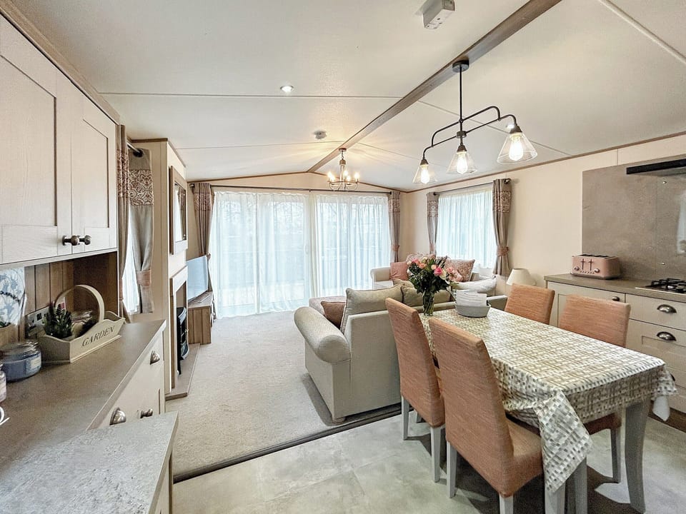 Open plan living space | Bluebell Lodge, South Cerney, near Cirencester