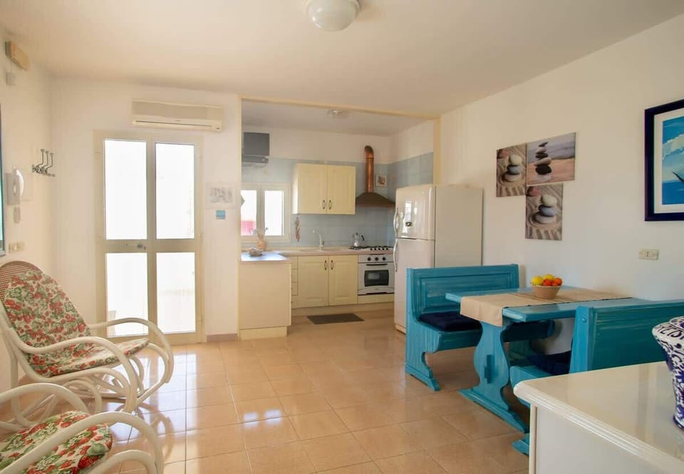 Entrance, open plan kitchen, dinner area