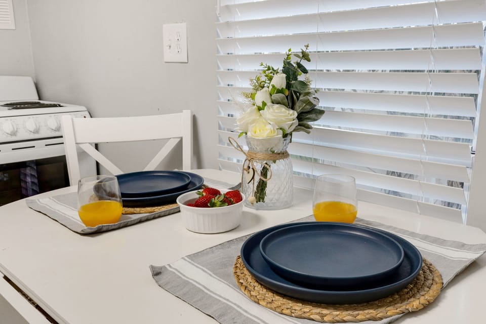 • Dining Nook – Perfect for meals, remote work, or planning your next beach adventure