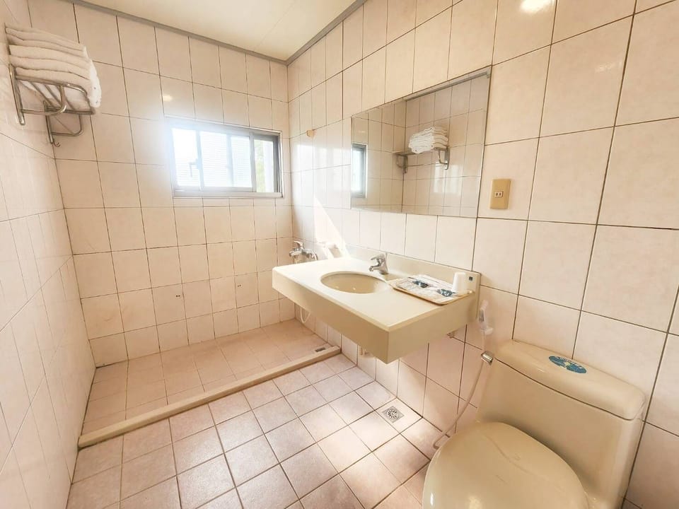 Standard Quadruple Room, 2 Double Beds | Bathroom | Shower, rainfall showerhead, free toiletries, hair dryer
