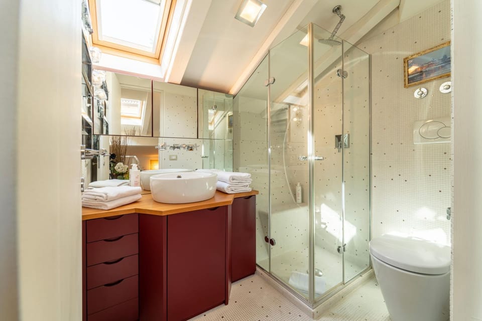 Porta Rossa con Vista Lago by Wonderful Italy Apartment in Varenna