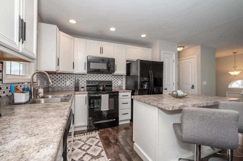 House, Multiple Beds, Balcony, Pool View | Private kitchen | Fridge, microwave, oven, stovetop
