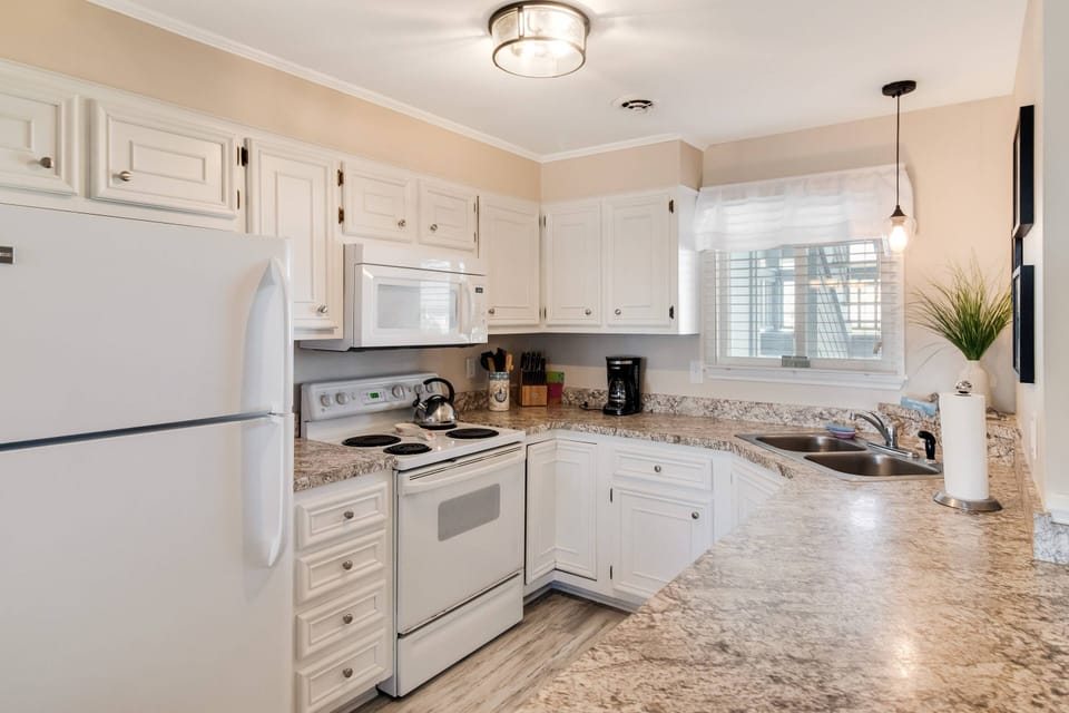 The fully stocked kitchen makes it simple to prepare delicious meals. Drip coffee maker for your coffee!