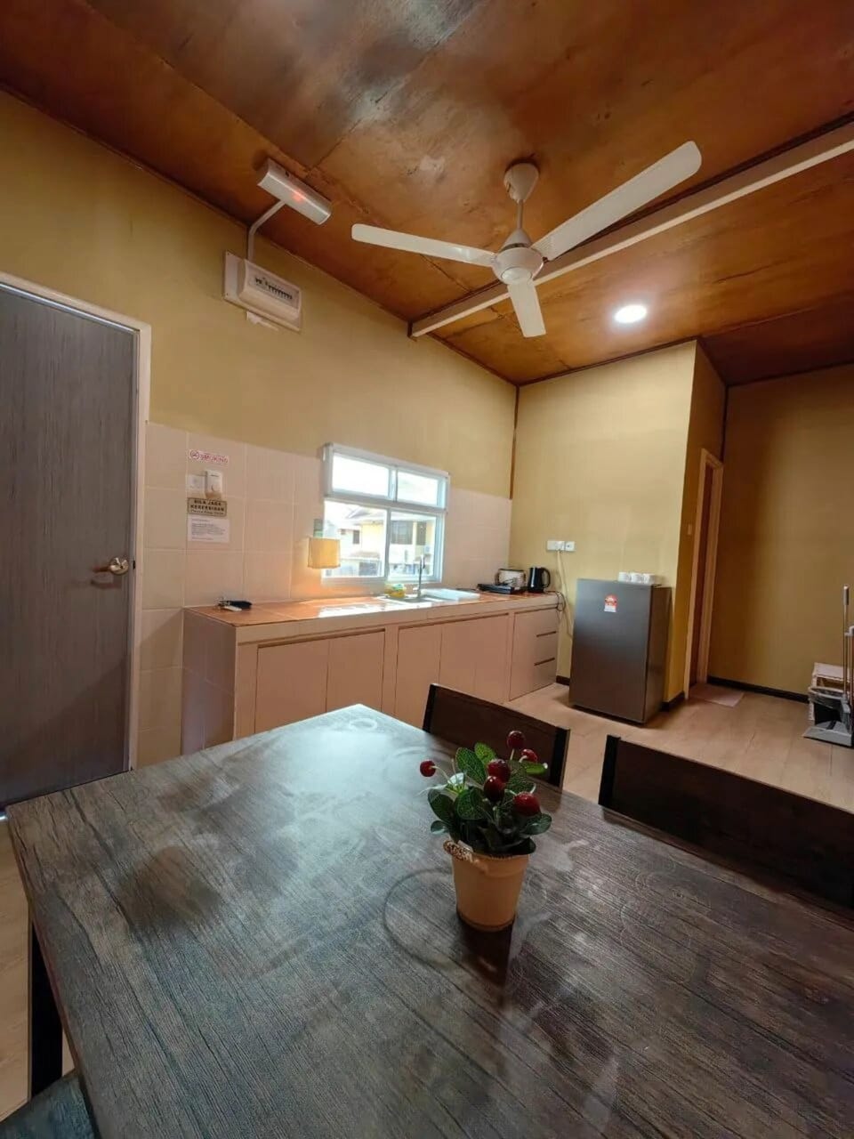 Deluxe Room, 2 Queen Beds | Private kitchenette