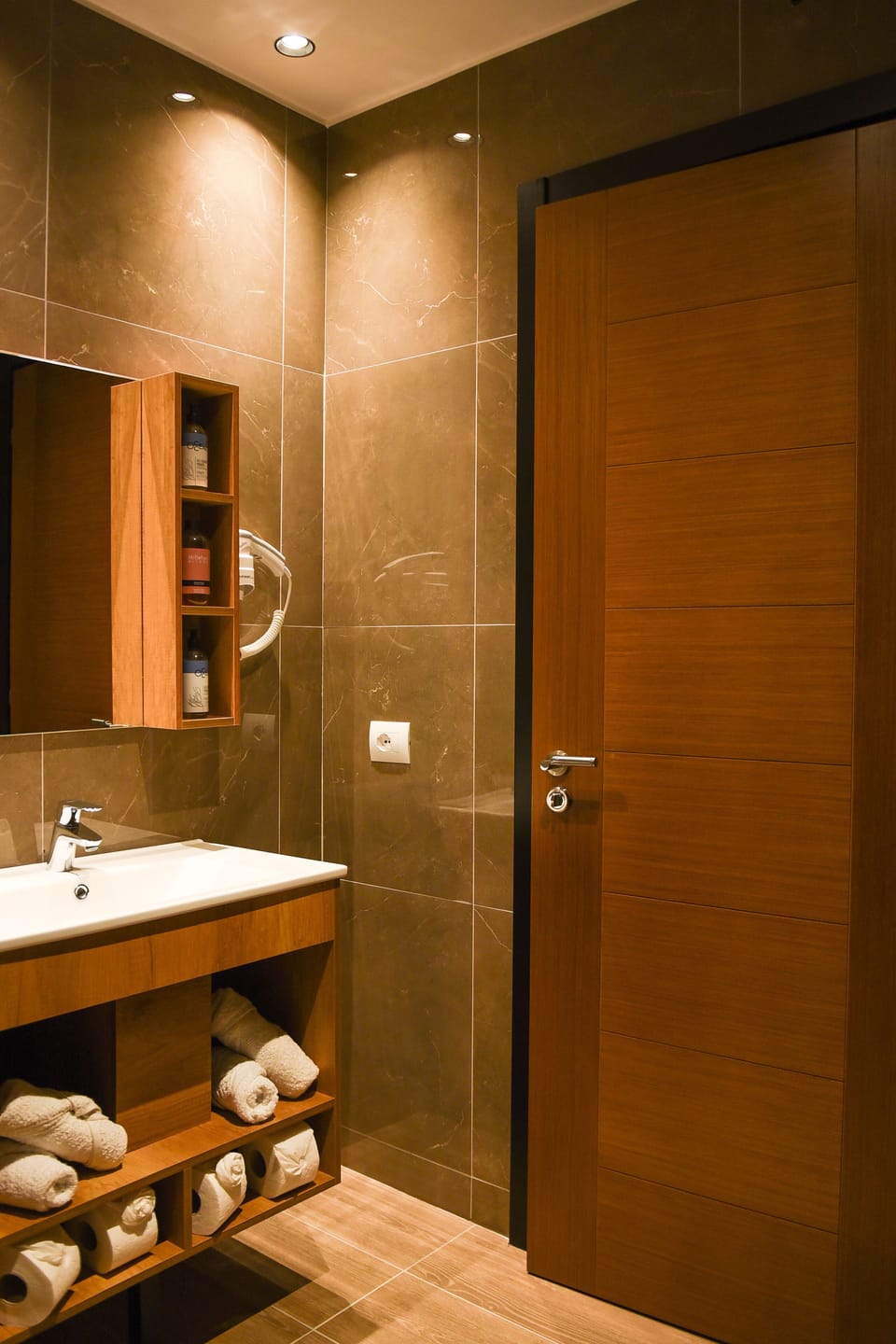 Suite with Hill View | Bathroom | Shower, eco-friendly toiletries, hair dryer, bathrobes