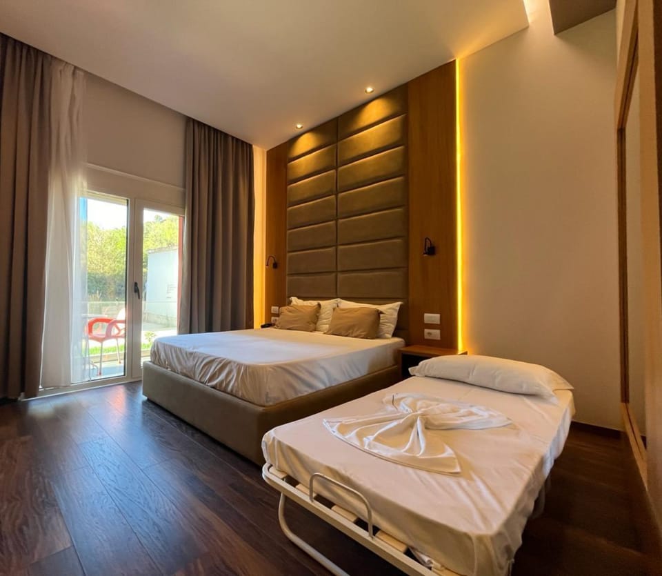 Triple Room | Minibar, in-room safe, desk, laptop workspace