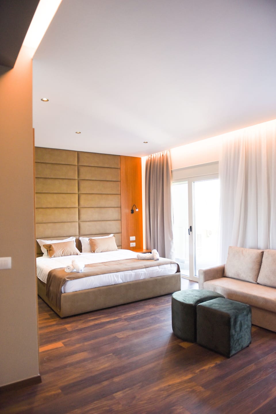 Suite with Hill View | Minibar, in-room safe, desk, laptop workspace