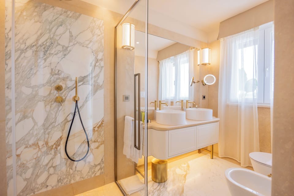 Hair dryer, slippers, bidet, towels