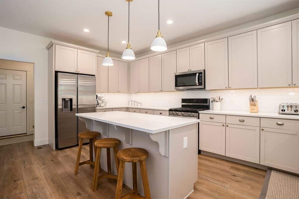 Unleash Your Culinary Creativity in Our Spacious Kitchen - Featuring Ample Space on Natural Stone Countertops