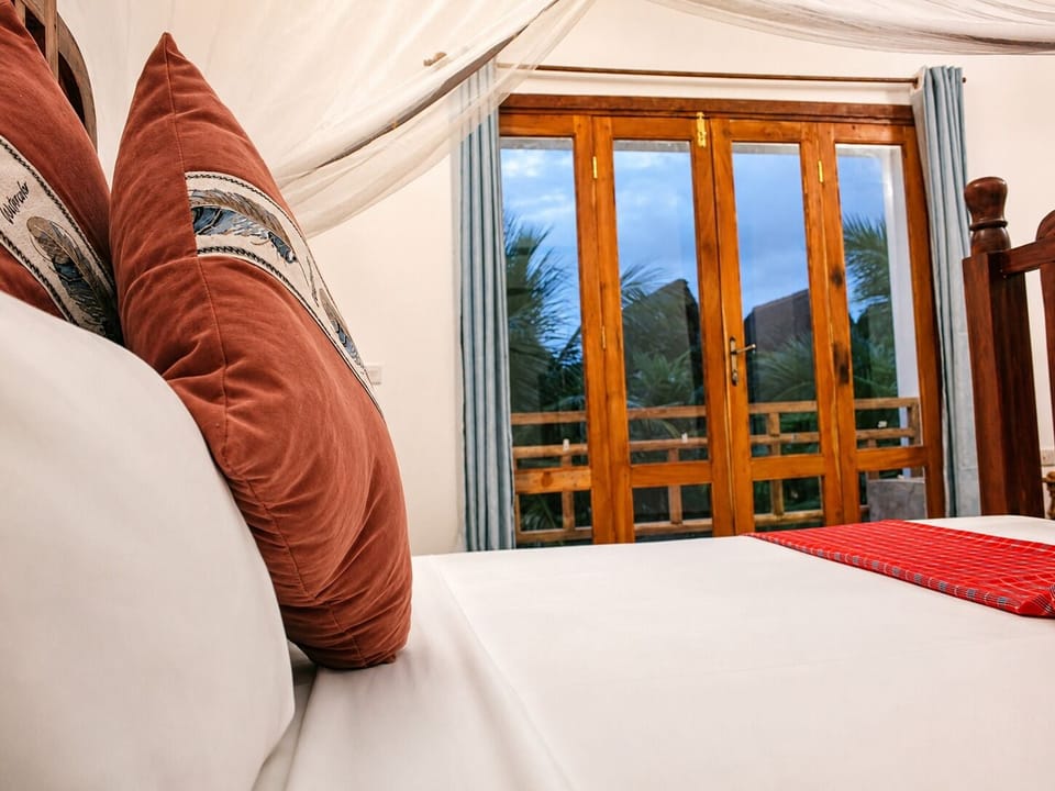 In-room safe, free WiFi, bed sheets