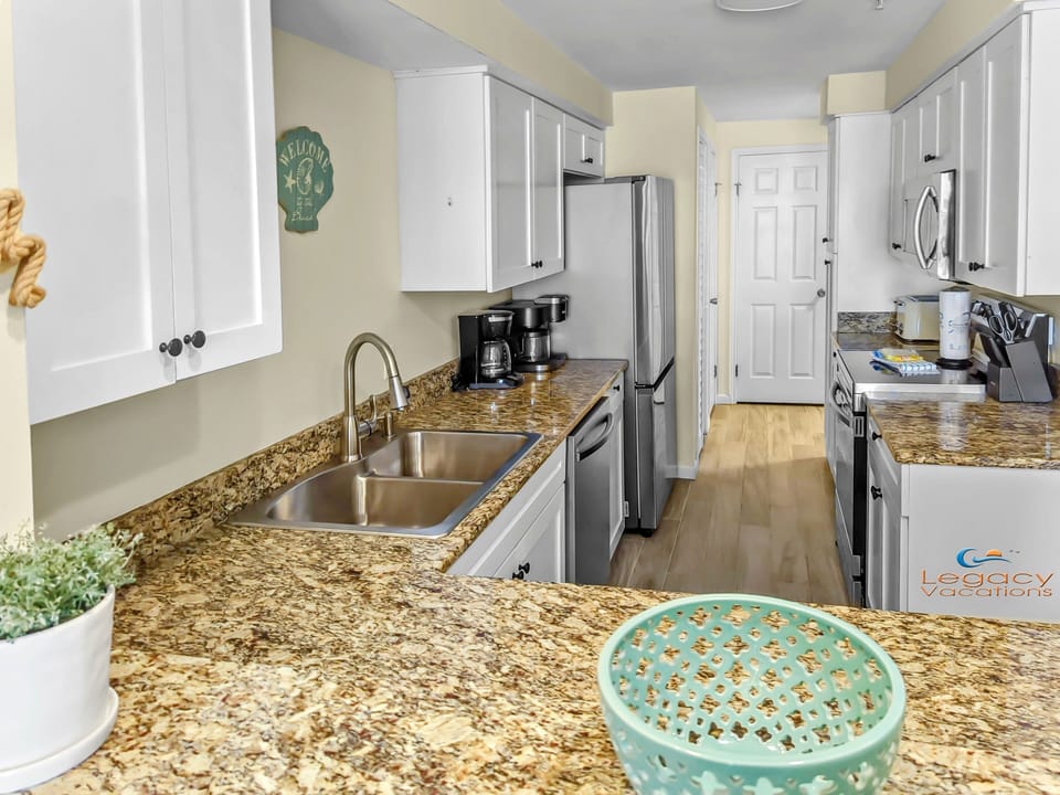 Palms 204 Kitchen