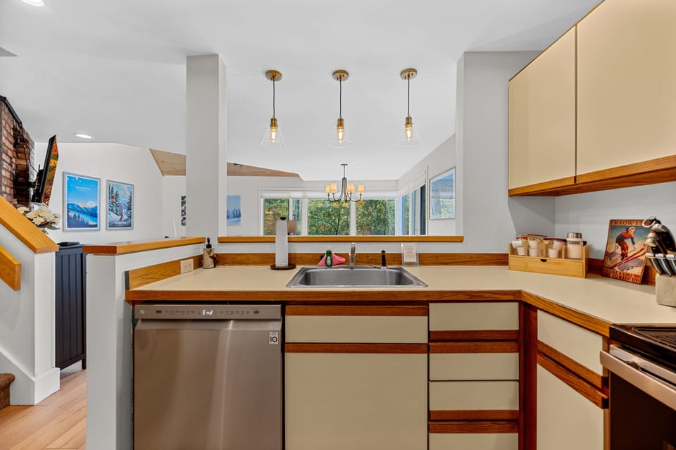 Condo, 2 Bedrooms | Private kitchen | Coffee/tea maker, fridge, oven, toaster