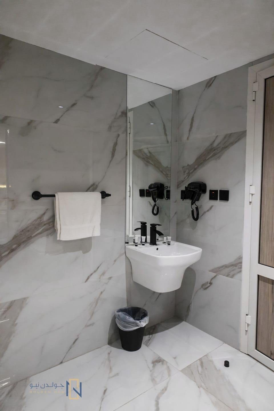 Hair dryer, slippers, bidet, towels