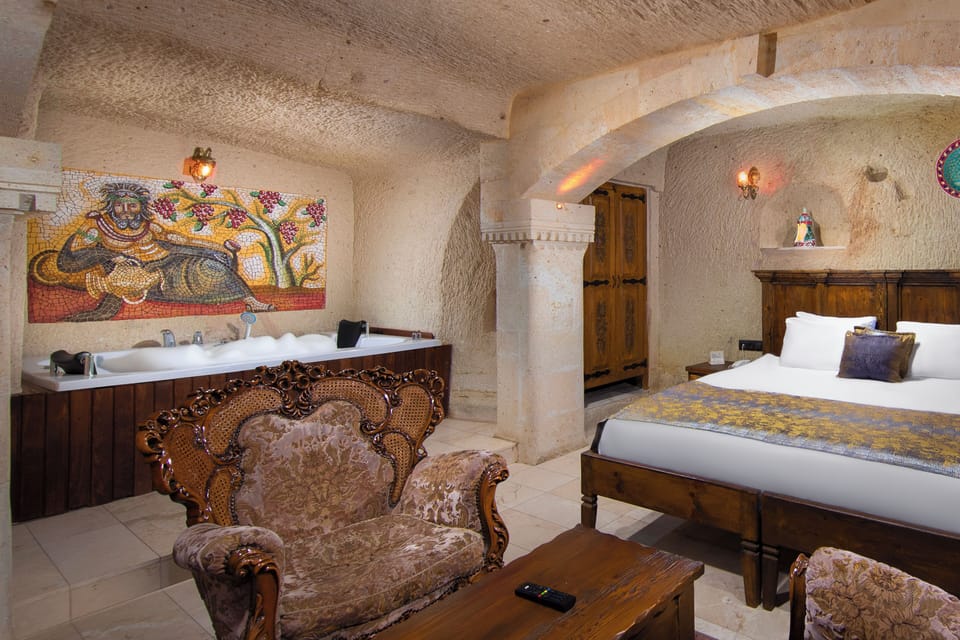 Queen Cave Suite | Living area | 82-inch LED TV with satellite channels, TV, heated floors