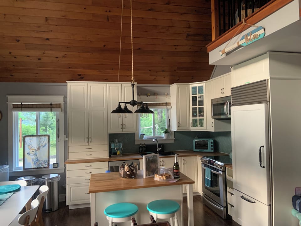 Spacious kitchen with modern appliances. A lovely space for cooking & dining!