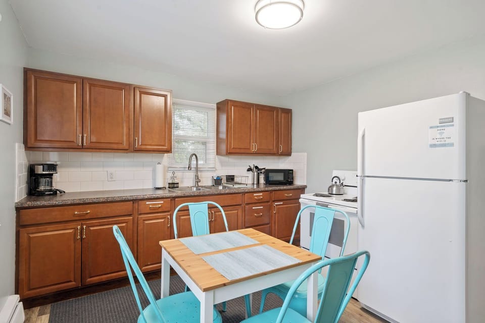 Kitchen with dining table that seats 4