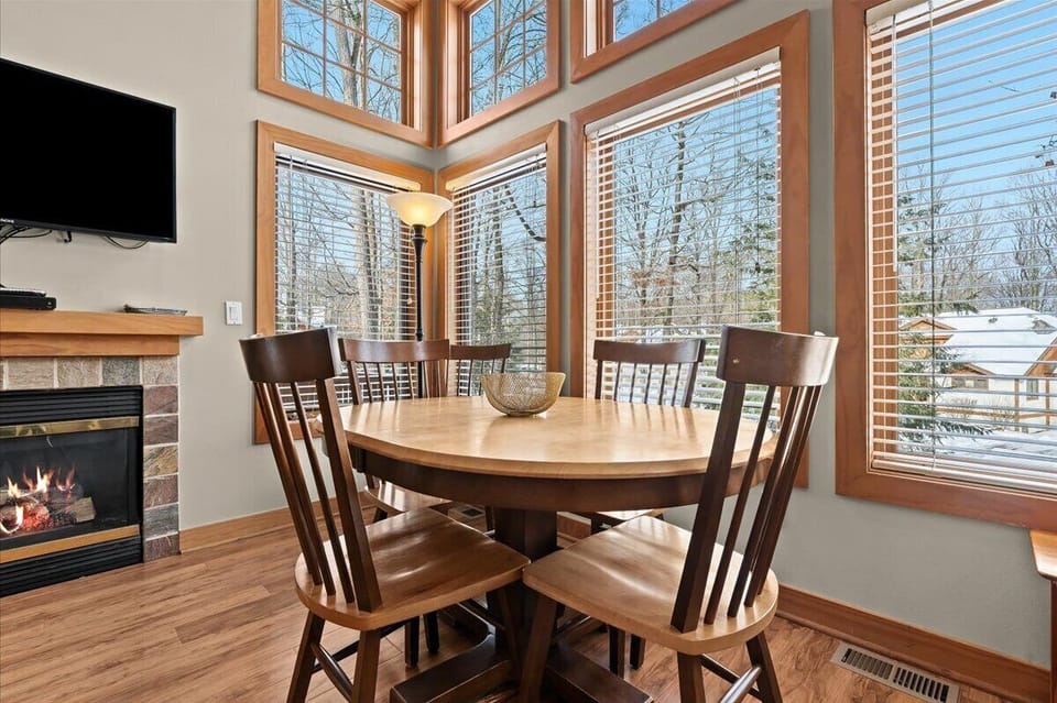 Dining area main level the table does expand