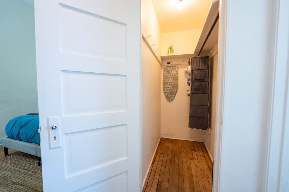 Stay organized with practical amenities and a clever layout for stress-free travel!