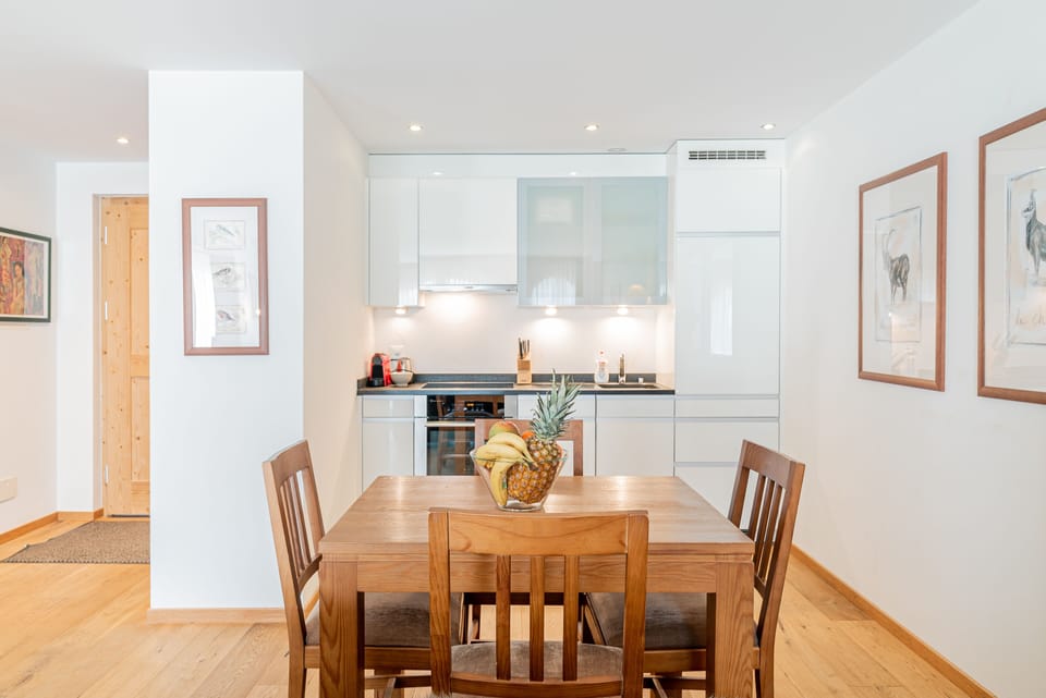 One-Bedroom Apartment with Matterhorn View and terrace | In-room dining
