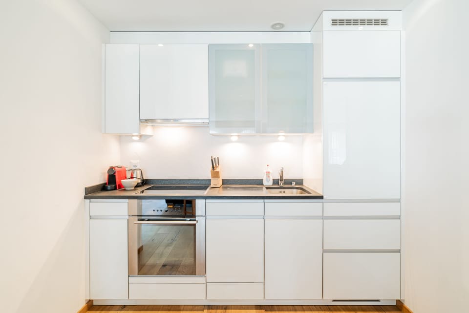 One-Bedroom Apartment with Matterhorn View and terrace | Private kitchen | Full-size fridge, oven, stovetop, dishwasher