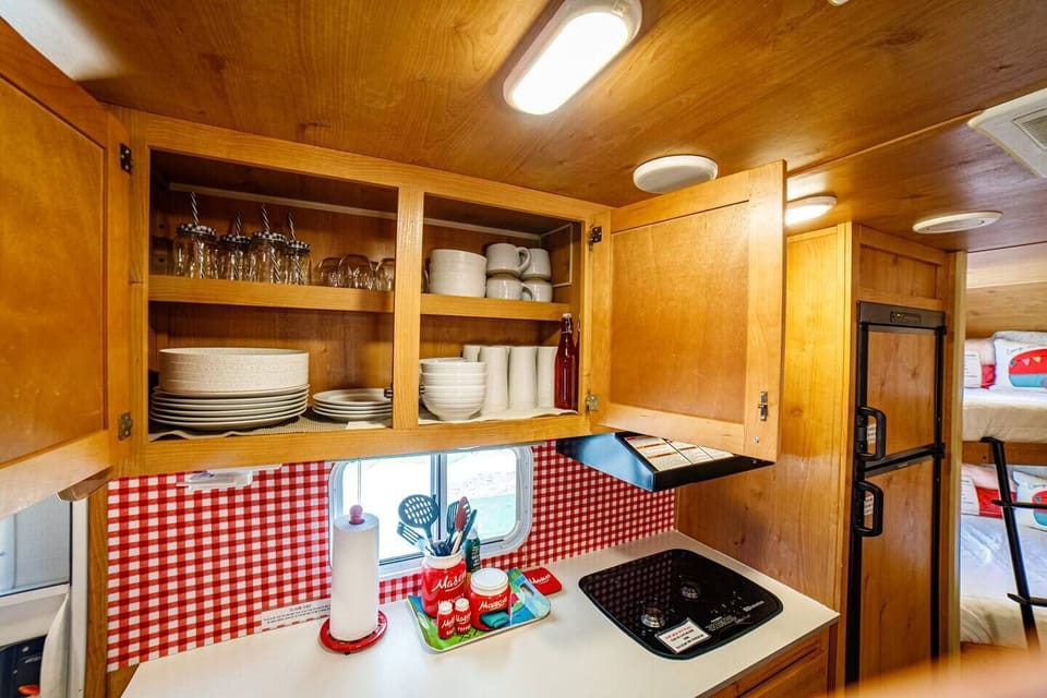 The pantry comes fully stocked with trendy mason jar cups and cutlery for all your dining needs. 