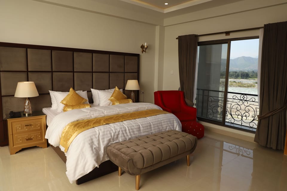 Presidential Room | Premium bedding, minibar, desk, laptop workspace