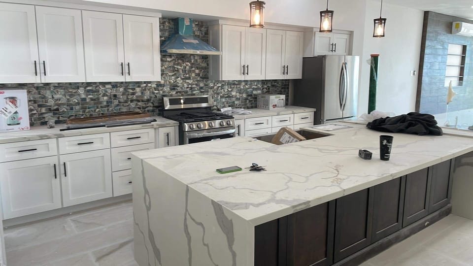 Gourmet kitchen Quartz counter tops, Marble floors