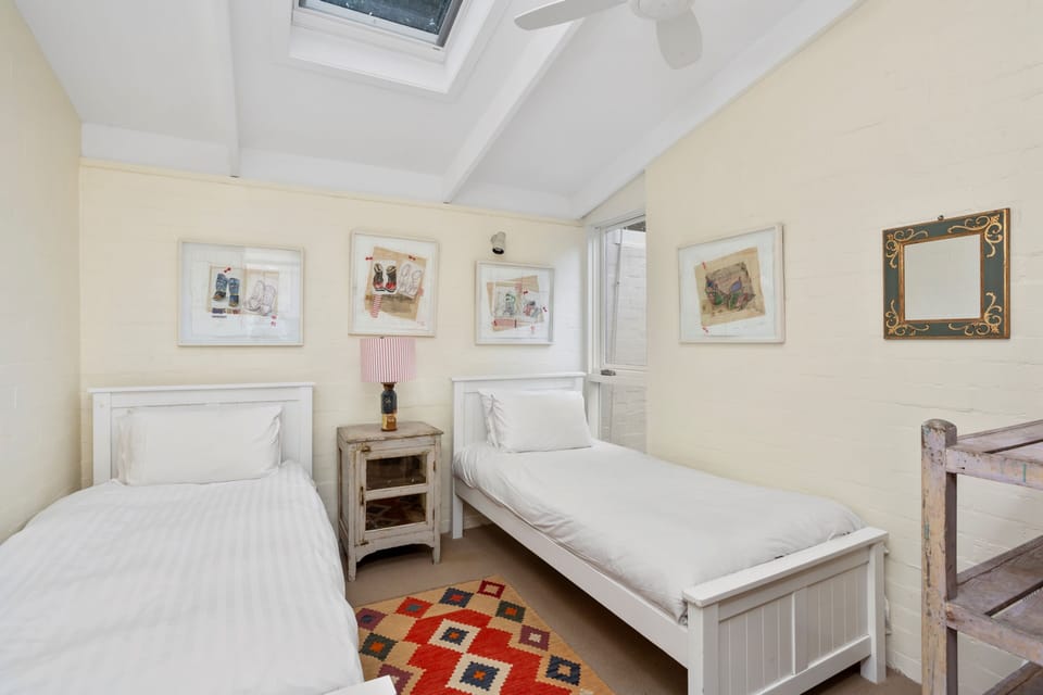 2 Single Beds