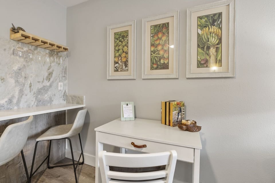 Condo, 2 Bedrooms | Dining