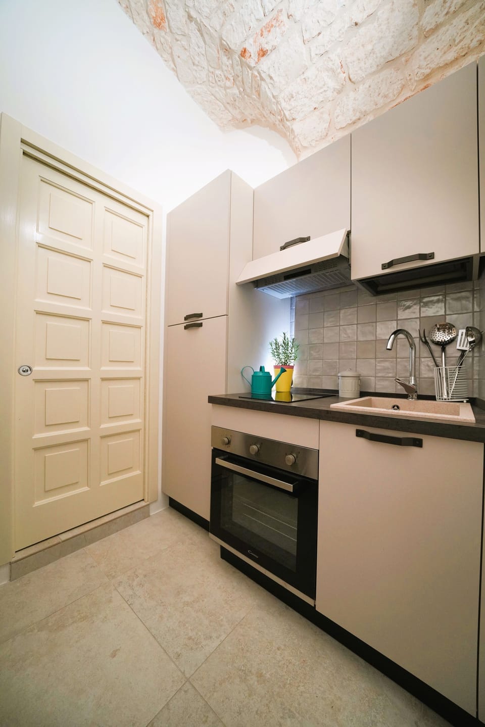 Classic House | Private kitchen | Full-size fridge, espresso maker, coffee/tea maker, electric kettle