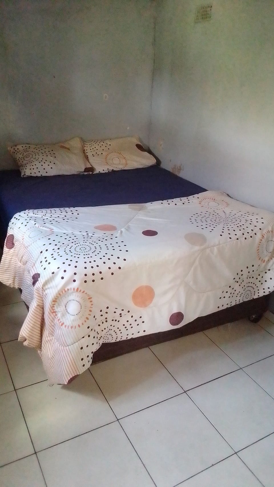 WiFi (free), bed sheets