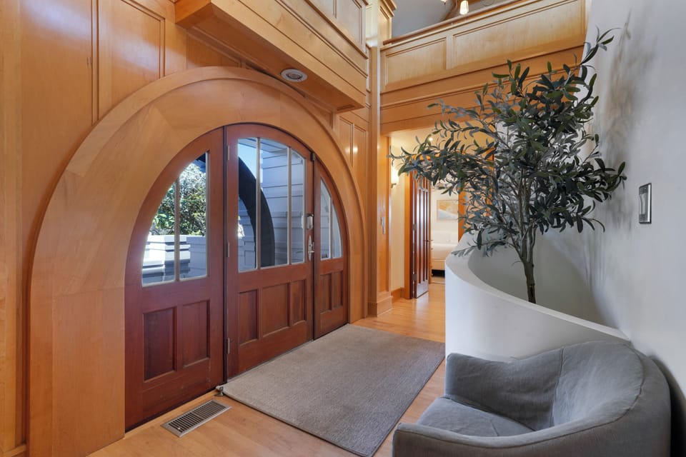 FOYER ALTERNATE VIEW