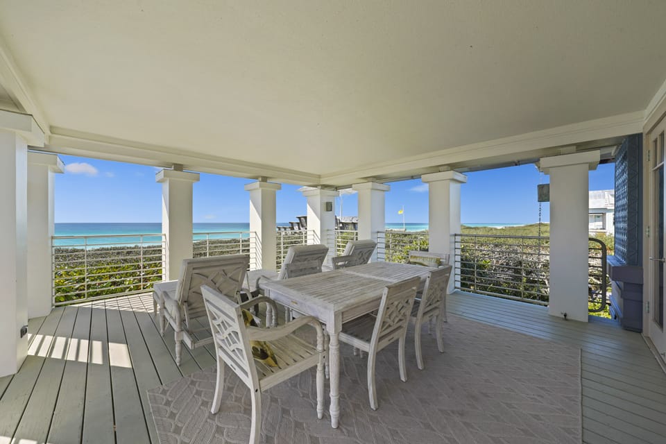 OUTDOOR DINING W/BEACHFRONT VIEWS FOR SIX!