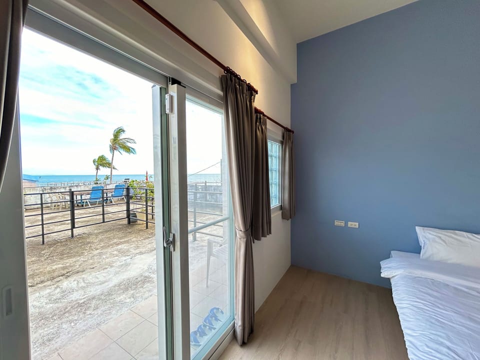 Comfort Double Room, Partial Ocean View | Desk, laptop workspace, blackout drapes, soundproofing