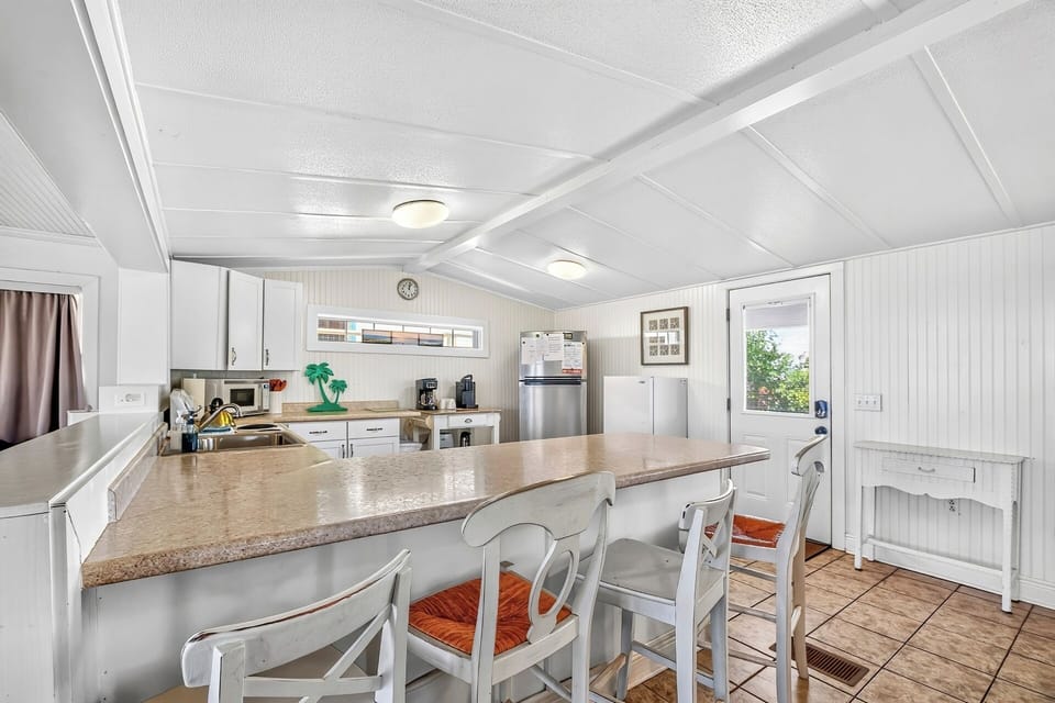 Kitchen bar